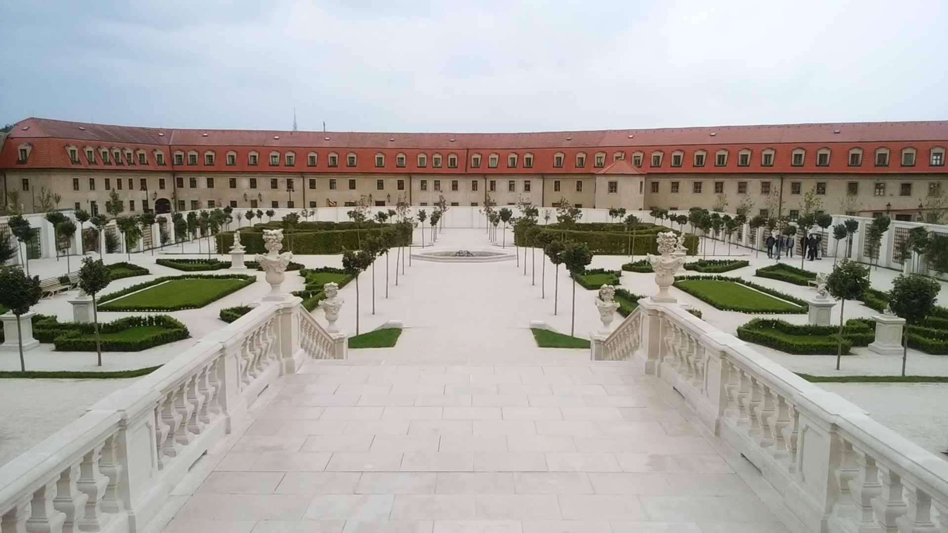 ブラチスラヴァの見どころ、美しい旧市街の観光 希望と冒険